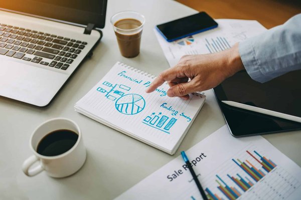 Come si può utilizzare l'analisi SWOT per valutare l'espansione di mercato di un'azienda tessile?